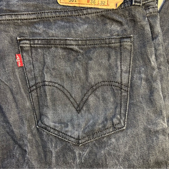 𝅺Levis Strauss 501 button fly jeans Size 36 x 32 like new! - Picture 3 of 9